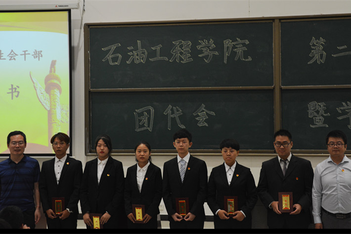 聘书合照1_副本.jpg